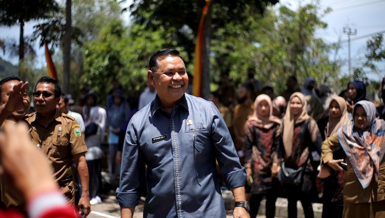 bupati solok epyardi asda tarik tambang