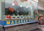 Rumah Makan Padang Mak Ciak Digemari Kalangan Artis dan Youtuber di Jakarta