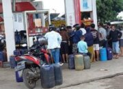 Siap-siap Kena Sanksi, Pertamina Larang Konsumen Beli Pertalite Pakai Jeriken