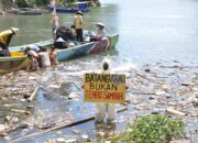 Walhi Sebut Dua Sungai di Kota Padang Tercemar Mikro Plastik dengan Kadar Tinggi