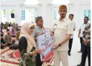 Guru MDA dan Garin Mesjid/Mushalla se-Kota Bukittinggi Terima Honor Triwulan II