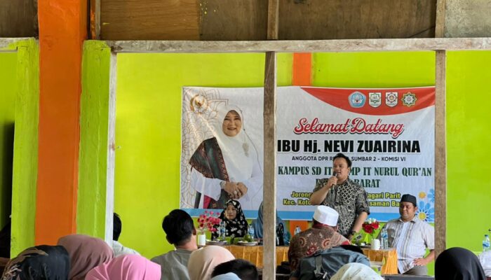 Di Kabupaten Pasaman Barat, Nevi Zuairina Konsisten Salurkan Bantuan