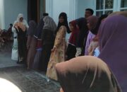 Setelah Gajinya Diberikan untuk Anak Yatim, Bupati Solok Epyardi Asda Kembali Beri Zakat untuk 1000 Orang