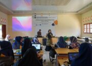 30 Puluh Guru SMA se-Dharmasraya Dibekali Disain Aktivitas Blended Learning oleh Tim Pengabmas UNP