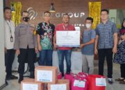 FIFGROUP Cabang Padang 2 Bagi Ratusan Paket Sembako