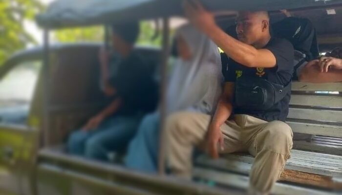 Bolos Sekolah demi Ketemu Ayang Beb, Sepasang Pelajar di Pessel Diciduk Satpol PP