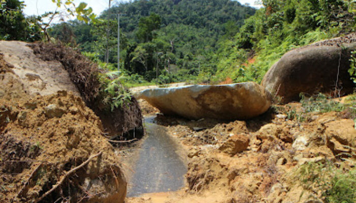 Masyarakat Sungai Pinang Terisolasi Akibat Longsor, Ribuan Penduduk Terancam Kelaparan 
