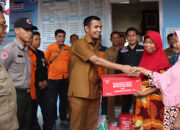 Tiga Hari Terisolasi, Pemkab Pessel Salurkan Bantuan untuk Warga Sungai Pinang