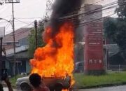 Mobil Bawa Banyak Jeriken Terbakar Usai Isi Minyak di SPBU