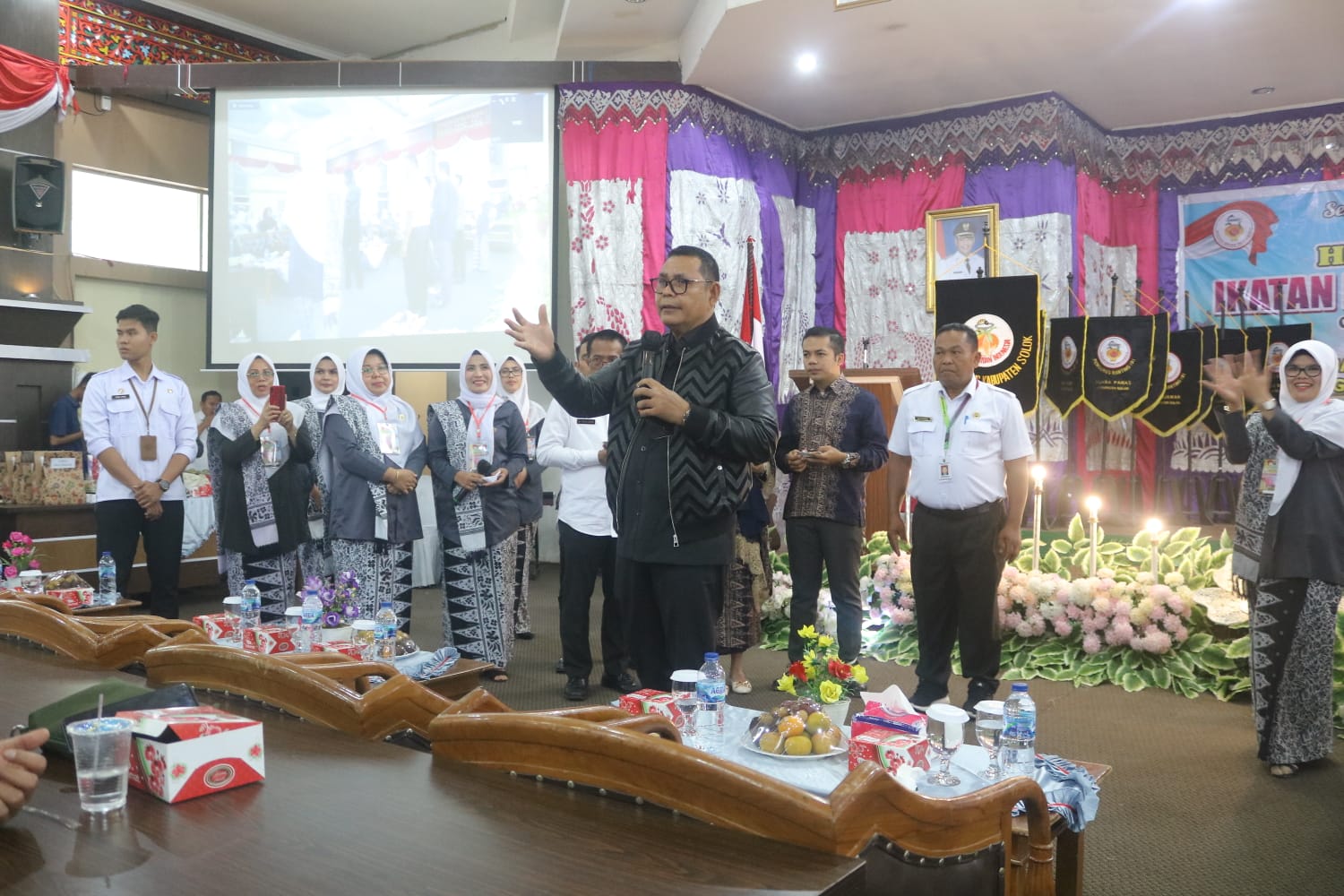 bupati solok bidan di kampung halaman