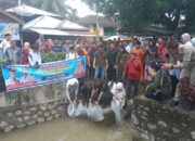 Dukung Program Ketahanan Pangan, Wagub Sumbar Salurkan Bantuan Anak Ayam dan Bibit Ikan di Talaok Bayang
