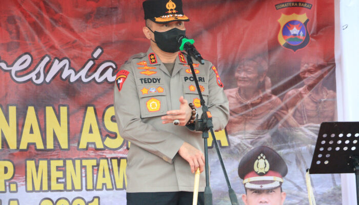 Kapolda Sumbar Irjen Pol Teddy Minahasa Dimutasi jadi Kapolda Jatim