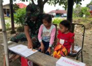 Personil Satgas TMMD Akrab Bersama Keluarga Asuh