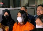 Putri Candrawathi Terisak Pakai Baju Tahanan: Izin Titip Anak Saya