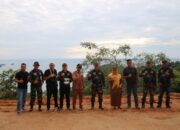 Bersama Dansatgas TMMD 0311 Pessel, Dinas PU-PR Tinjau Pembukaan Jalan TMMD ke-115