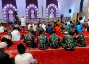 Anggota Lanud Sutan Sjahrir Ikuti Salat Gerhana Bulan Bersama Gubernur Sumbar