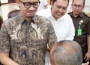 Wako Erman Safar Bagikan BLT Penanganan Dampak Inflasi Sumbar