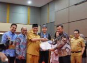 Dharmasraya Raih Anugerah Kabupaten Informatif dari KI Sumbar