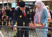 Pemkab Anjangsana Tabur Bunga ke Makam Bupati Pertama Dharmasraya