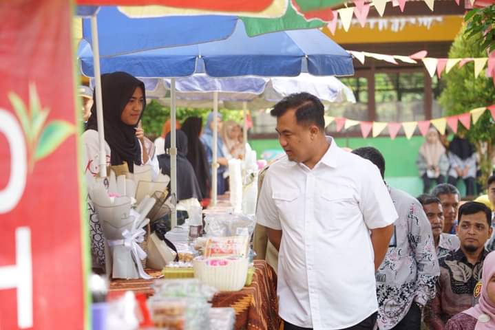 bupati sutan riska siswa