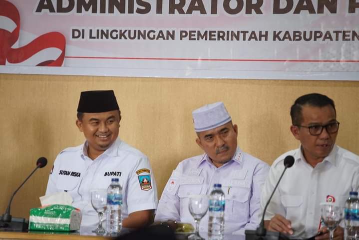 sutan riska lantik sekwan camat