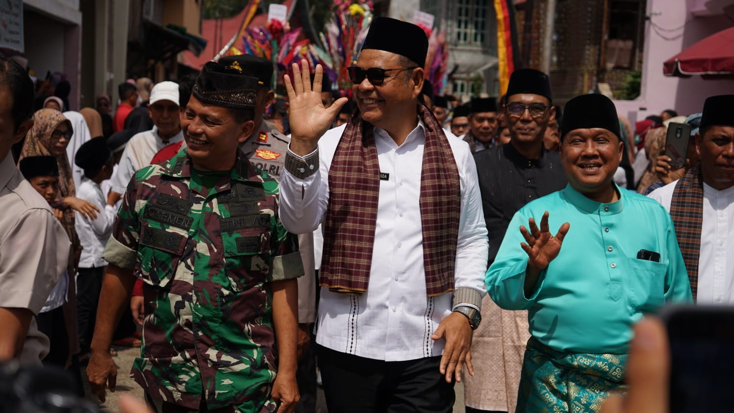 Resmikan Masjid Raya Sulit Air Bupati Solok