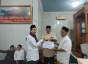 Safari Ramadan Dharmasraya, Tim VII Serahkan Bantuan Uang di Sungai Rumbai Timur