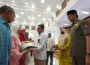 Pemko Bukittinggi Salurkan Bantuan Beras