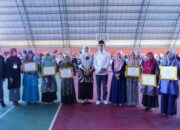 Pemko Bukittinggi Serahkan Honor Kader PPKBK