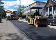 Pemko Bukittinggi Lakukan Pengaspalan Jalan Utama Jelang Lebaran