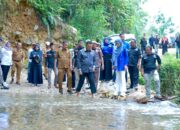Perjalanannya ke Garabak Data Terhenti Karena Kondisi Jalan, Bupati Solok Minta Bantuan ke Athari Gauthi