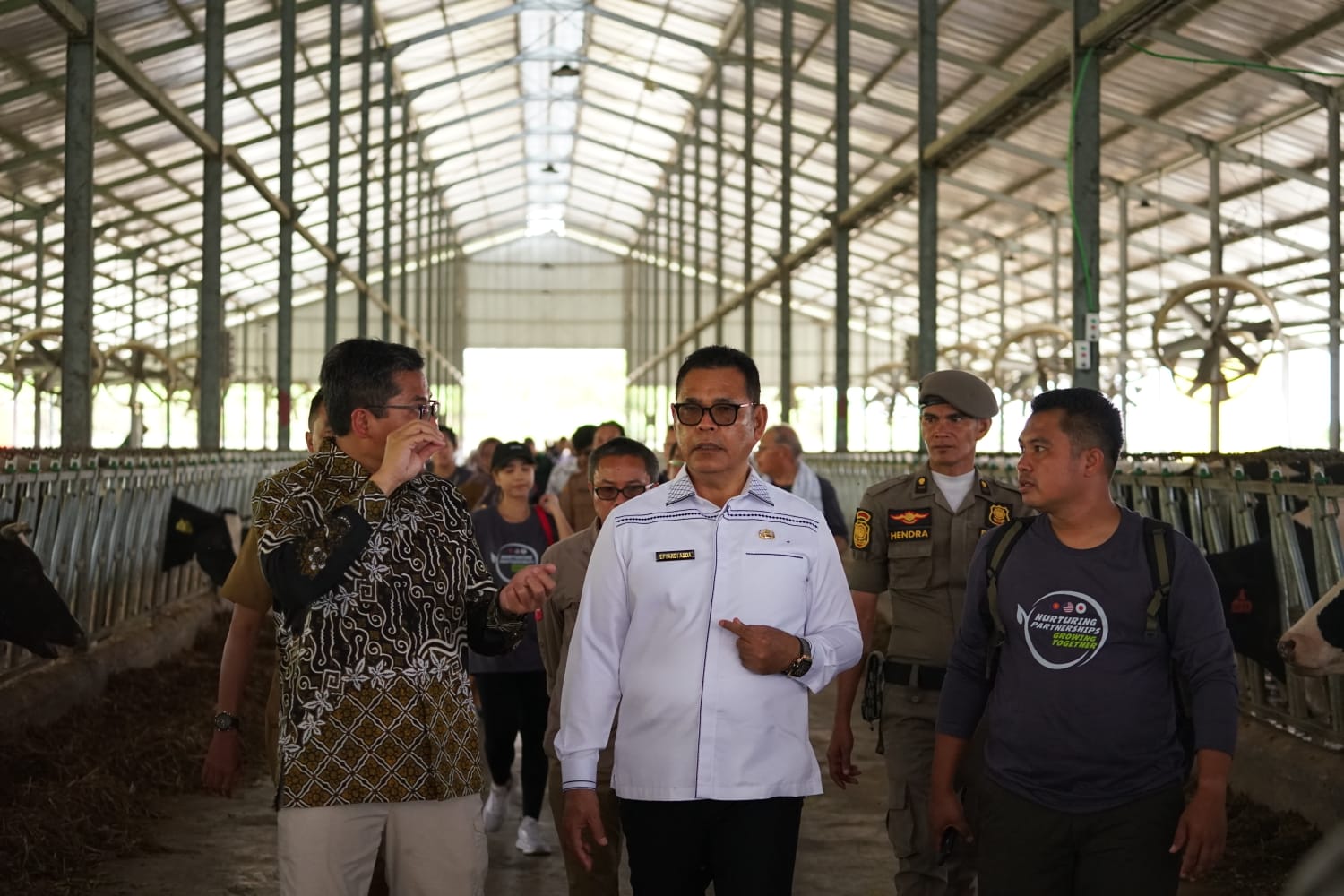 Bupati Solok Epyardi Asda bahasa inggris