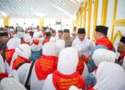 Sutan Riska Lepas 227 Orang CJH Dharmasraya Bertolak ke Tanah Suci.