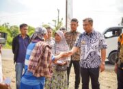 Kunjungi Korban Kebakaran, Sutan Riska Serahkan Bantuan