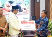 Wako Erman Safar Serahkan Bantuan Atensi dari Sentra Handayani Jakarta