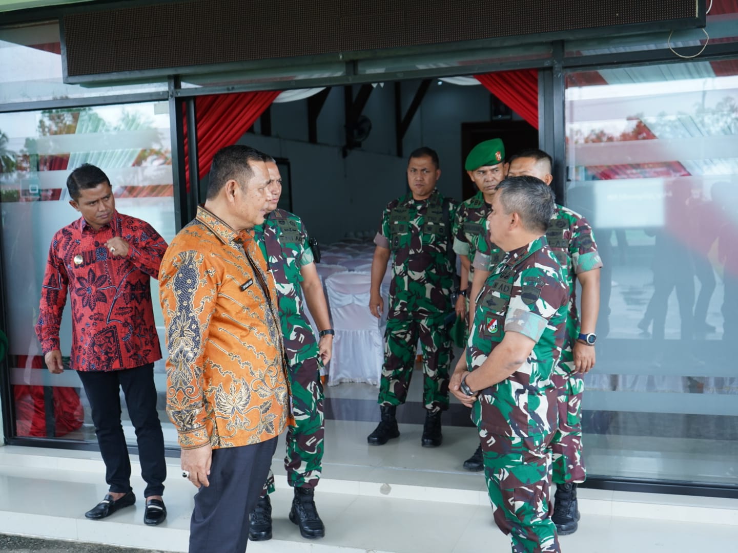 bupati ekskavator pangdam I/BB