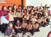 Murid SDN 63 Surabayo Kunjungi Kantor Pos Lubuk Basung