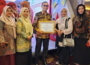 SDN 02 Percontohan Bukittinggi Terima Penghargaan Kementerian PPPA RI