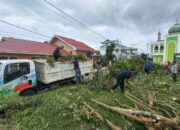 DLH Bukittinggi Bantu Warga Gotong Royong
