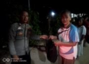 Wujud Kepedulian Sosial, Polisi Bagikan Makan Sahur Kepada Warga Terdampak Banjir di Tarusan Pesisir Selatan