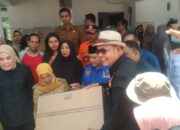 Bupati Solok Serahkan 100 Kompor Gas, Warga Terdampak Banjir Pessel Akhirnya Bisa Masak