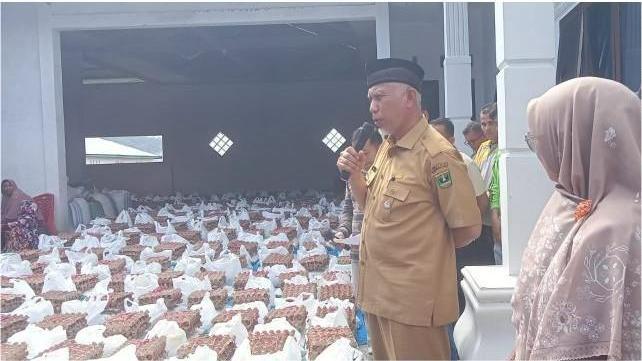 tiga bulan bencana mahyeldi serahkan bantuan