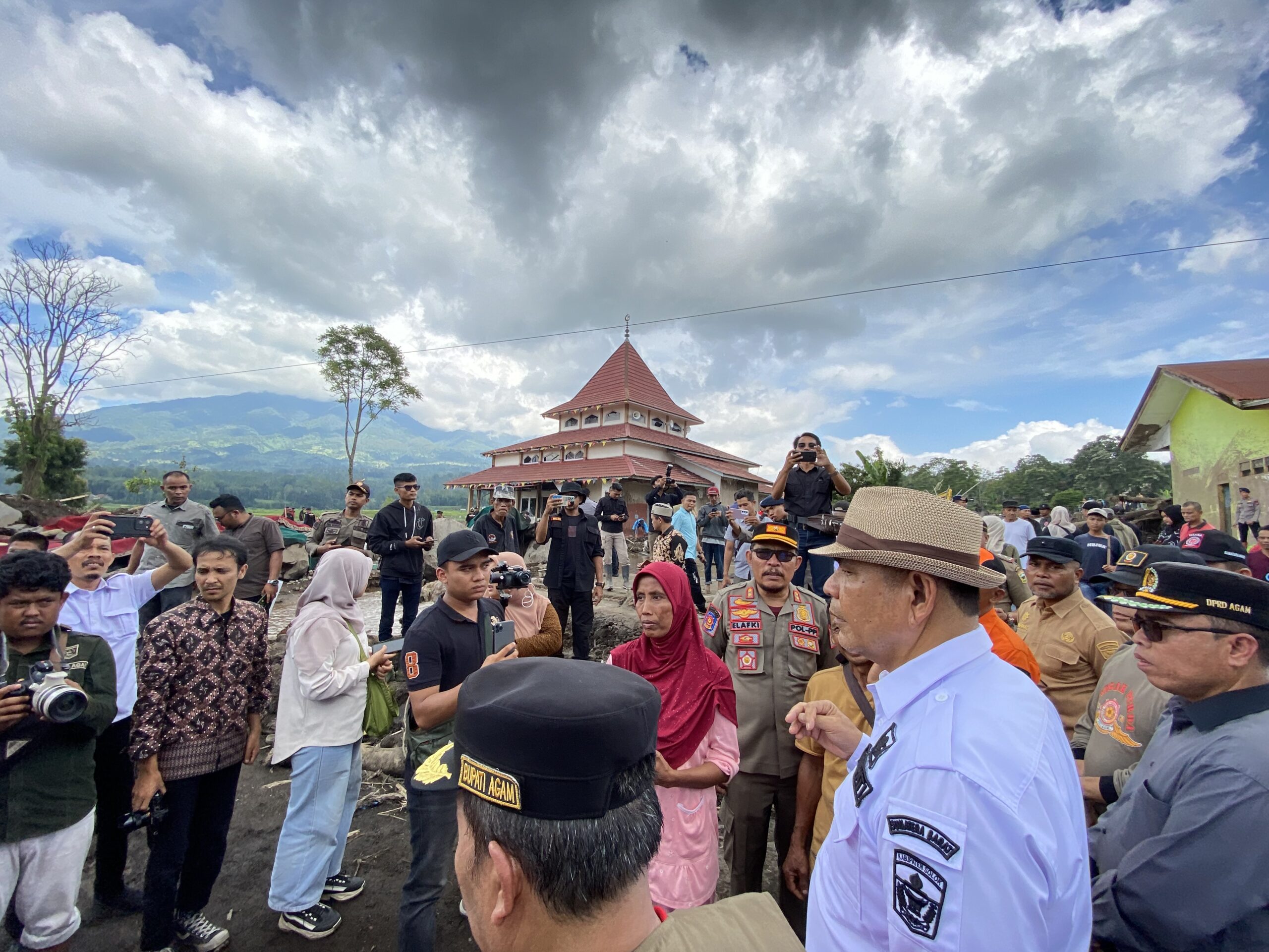 bupati solok ekskavator galodo agam