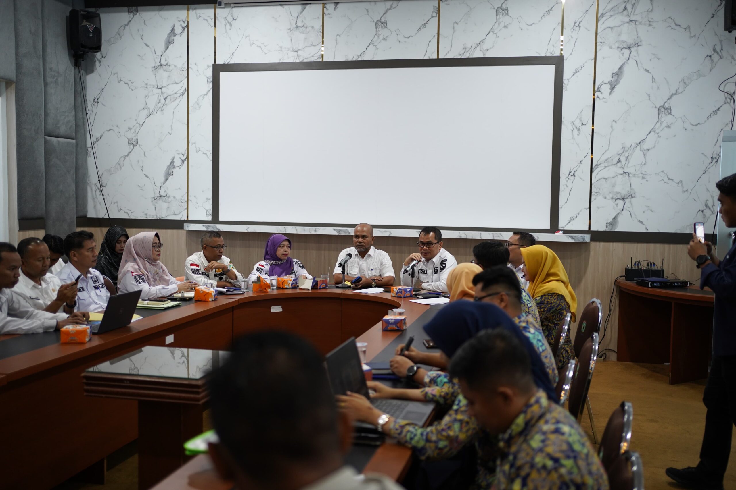 gubernur sumbar tak serius jalan nasional