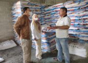 Atasi Kelangkaan Pupuk di Pesisir Selatan, Green Skay Hadir Jawab Keluhan Petani