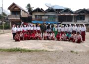 Sambut HUT RI ke-79, Personel TMMD Pesisir Selatan Latih Siswa SD PBB