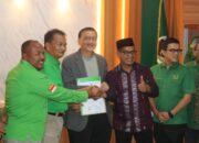 PPP Serahkan Formulir Persetujuan Partai Model B KWK untuk Pasangan Hendrajoni-Risnaldi Ibrahim