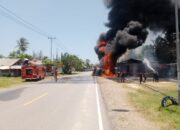 Mobil Tangki Pengangkut BBM Terbakar di Pesisir Selatan 