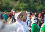 Bertabur Hadiah, Senam Ceria Bersama Bunda Lisda Sukses Digelar di Pantai Salido
