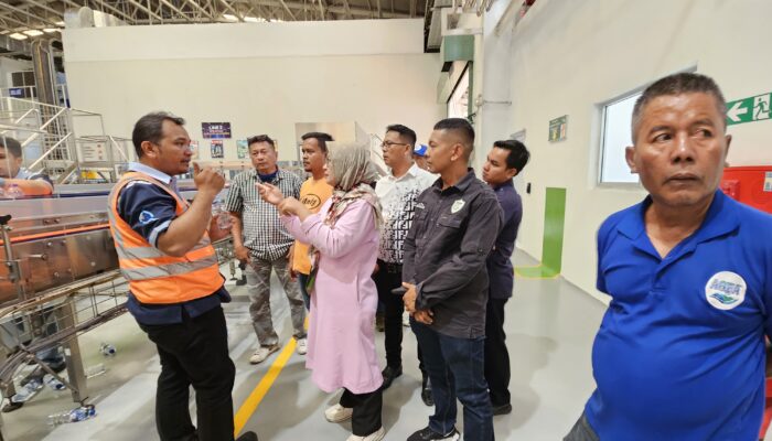 Dikunjungi Mitra, Pabrik AQUA Solok Produksi Air 100% Murni Tanpa Tersentuh Tangan